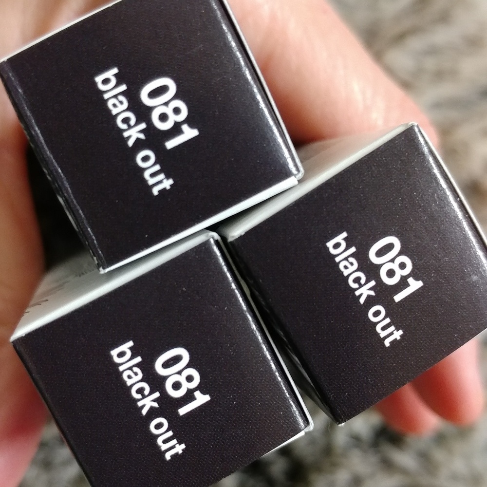 3 Hard Candy Ginormous Lash Volumizing Mascara Blk - Picture 4 of 7